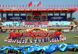 Khán đài B, sân vận động thành phố Yên Bái, nơi cách đây 50 năm Bác Hồ nói chuyện với nhân dân các dân tộc Yên Bái đã được xây dựng lại khang trang, to đẹp.
