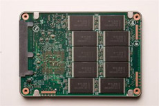 Đĩa SSD Intel X-25E SATA.