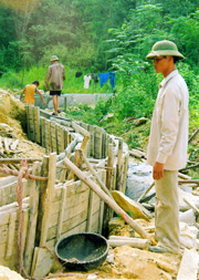 Công trình thủy lợi kênh mương nội đồng Ngòi Lĩnh, xã Vân Hội (trấn Yên) dài 4,5km đang được triển khai thi công.
(Ảnh: Linh Chi)
