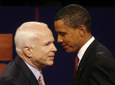 Hai ứng viên John McCain (trái) và Barack Obama trong lần tranh luận trực tiếp.