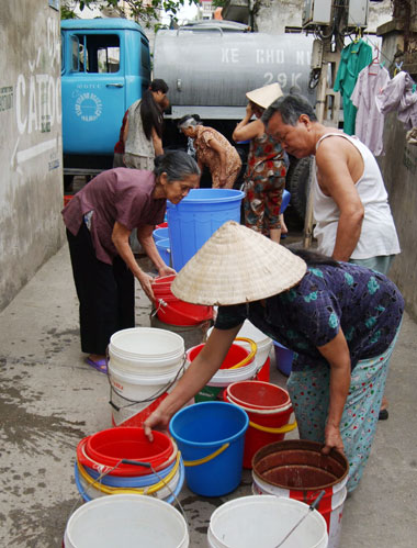 Việc chống thất thoát, thất thu nước sạch cần sự tham gia tích cực của cộng đồng cùng chính quyền địa phương và đơn vị cấp nước.