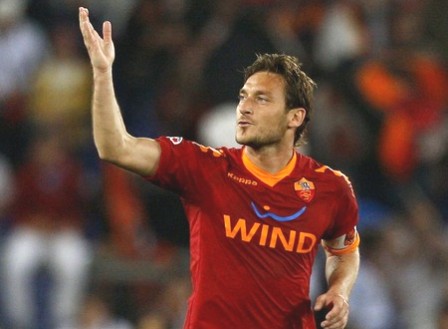 AS Roma có khởi đầu tốt đẹp với bàn thắng của Totti.