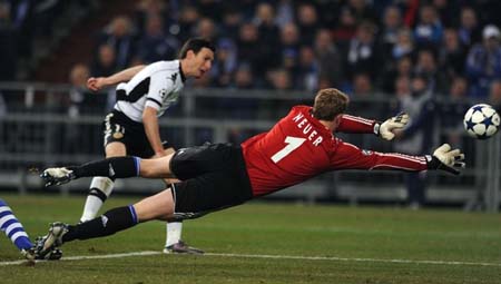 Manuel Neuer từng khiến các chân sút Valencia nản lòng.