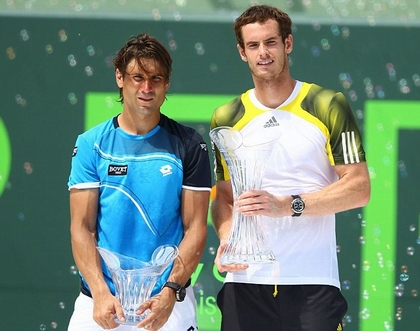 Murray (phải) giành chiến thắng trước David Ferrer.