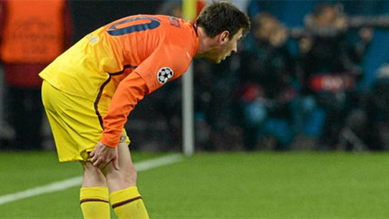 Messi đã gặp khó khăn vì chấn thương ở ngay hiệp 1 nhưng vẫn nỗ lực ghi bàn.