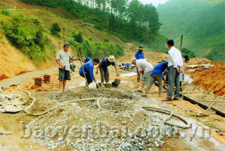 Tăng cường kiểm tra, giám sát thực hiện làm đường giao thông nông thôn thuộc Chương trình 30a của Chính phủ tại huyện Trạm Tấu.
