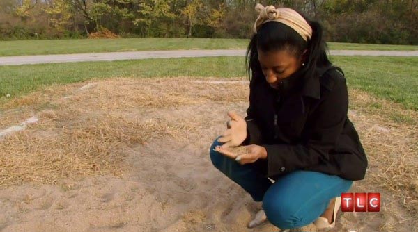 Brea thích ăn cát như một món quà vặt.