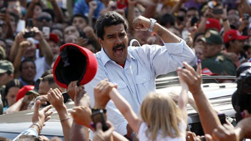 Ứng cử viên Tổng thống Nicolás Maduro trong niềm vui chiến thắng.