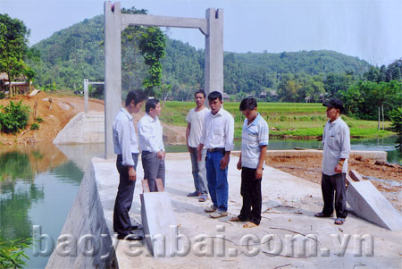 Cầu treo qua suối tại thôn 4, xã Phúc Lợi (Lục Yên) được đầu tư từ nguồn vốn Dự án Giảm nghèo giai đoạn II.