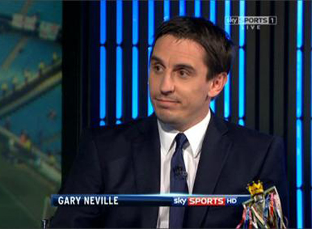 Gary Neville không ủng hộ sa thải Moyes