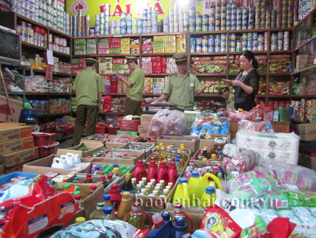 Đội Quản lý thị trường số 4, huyện Văn Yên tăng cường kiểm tra, kiểm soát thị trường.