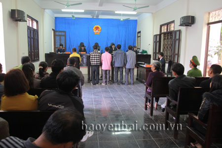 Một vụ án hình sự xét xử tại Tòa án nhân dân thành phố Yên Bái.
