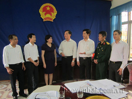 Thường trực HĐND và Ban Pháp chế HĐND huyện Văn Yên phối hợp với Ban Pháp chế HĐND tỉnh thực hiện giám sát chuyên đề tại Tòa án nhân dân huyện.