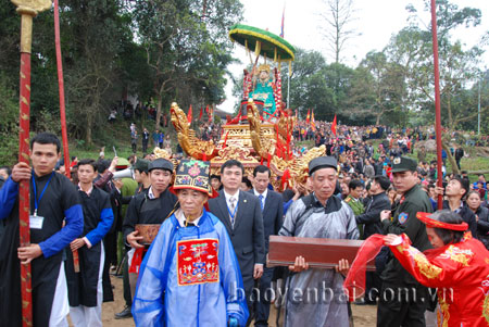 Lễ hội đền Đông Cuông (Văn Yên).