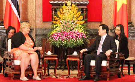 Chủ tịch nước Trương Tấn Sang tiếp Thủ tướng Vương quốc Na Uy - bà  Erna Solberg 

