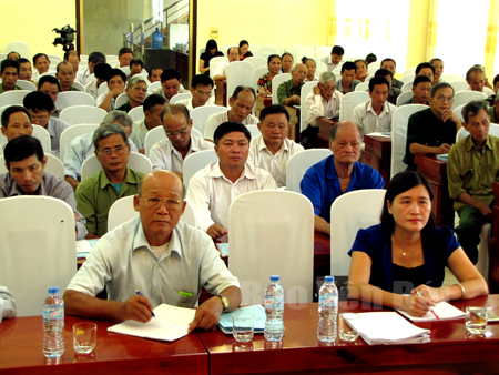 Hội nghị cung cấp thông tin cho các già làng, trưởng bản, người có uy tín trong đồng bào DTTS tỉnh Yên Bái năm 2015.
(Ảnh: A Mua)