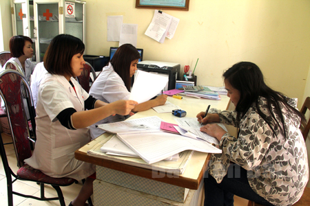 Ứng dụng CNTT trong quản lý khám chữa bệnh, thanh toán BHYT ở huyện Mù Cang Chải còn nhiều khó khăn do thiếu máy tính, mạng Internet và nhân lực áp dụng CNTT. 
