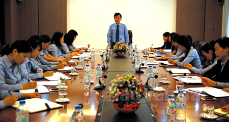 Lãnh đạo BIDV Yên Bái triển khai các giải pháp phát triển dịch vụ.