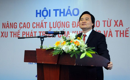 Bộ trưởng Bộ GD&ĐT Phùng Xuân Nhạ phát biểu tại Hội thảo
