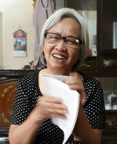 Bà Trần Thị Hoan chia sẻ ký ức chiến tranh.