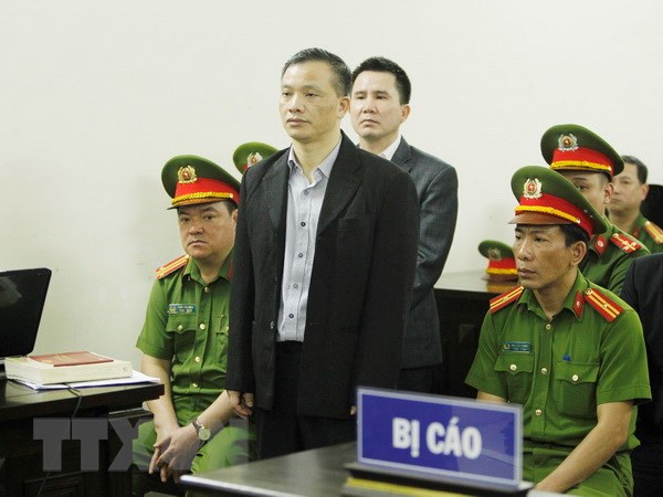 Bị cáo Nguyễn Văn Đài (hàng trên) tại phiên xử. Ảnh: TTXVN.