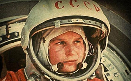 Phi hành gia Yuri Gagarin đã trở thành người đầu tiên bay vào vũ trụ ngày 12/4/1961.