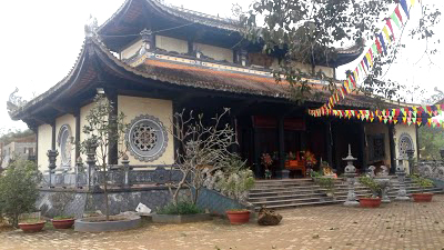 Đền Rối tại thôn Trấn Ninh II,  xã Tân Thịnh.