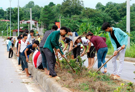 Huyện Văn Yên phát huy vai trò các ban công tác mặt trận trong công tác giữ gìn vệ sinh môi trường gắn với xây dựng nông thôn mới.