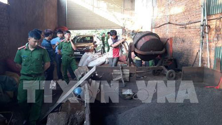 Chế biến cà phê bẩn tại cơ sở của bà Nguyễn Thị Thanh Loan bị cơ quan chức năng tỉnh Đắk Nông phát hiện.