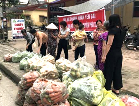 Người dân Yên Bái “giải cứu” nông sản cho nông dân huyện Phú Xuyên, Hà Nội.