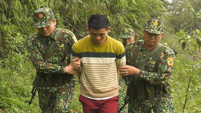 Lực lượng biên phòng Lào Cai bắt giữ đối tượng Ly Seo Ca trên khu vực biên giới