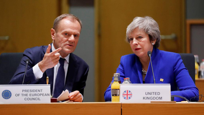 Thủ tướng Anh Theresa May và chủ tịch Hội Đồng Châu Âu Donald Tusk trong cuộc họp thượng đỉnh bất thường, Brussels, Bỉ, ngày 25/11/2018.