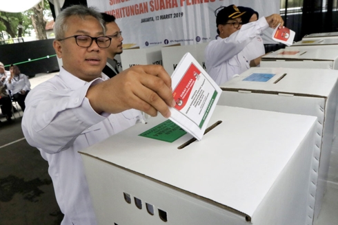 Diễn tập bỏ phiếu bầu cử tại Jakarta ngày 12/3.