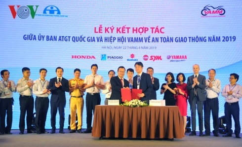 Lễ  ký kết hợp tác về ATGT 2019 giữa Ủy ban An toàn Giao thông Quốc gia (UB ATGTQG) và Hiệp hội Các nhà sản xuất Xe máy Việt Nam (VAMM).