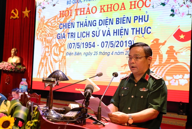 Thượng tướng Lê Chiêm, Thứ trưởng Bộ Quốc phòng phát biểu khai mạc hội thảo.