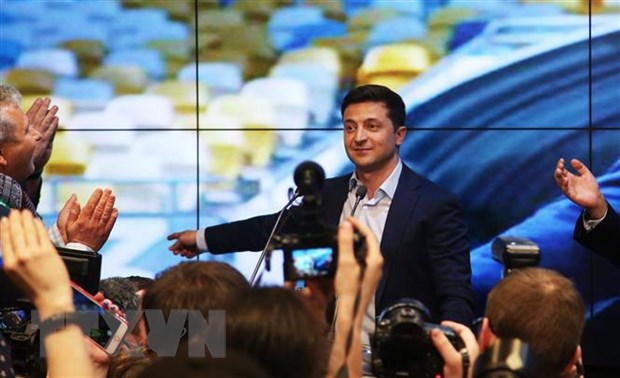 Tổng thống Volodymyr Zelensky và những người ủng hộ.