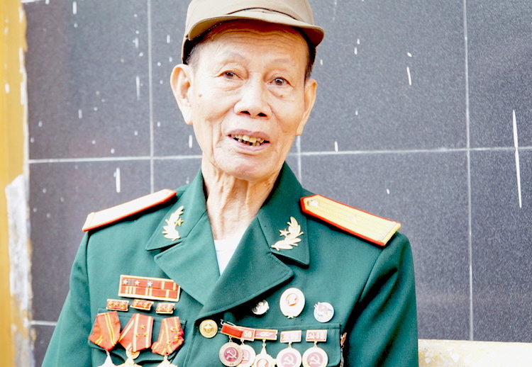Cựu binh Phạm Bá Miều đang sinh sống tại TP Điện Biên Phủ, năm nay đã gần 90 tuổi.