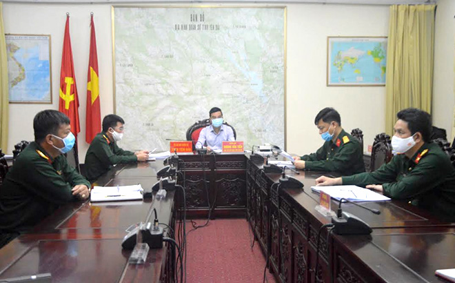 Đồng chí Dương Văn Tiến - Phó Chủ tịch UBND tỉnh dự, chủ trì tại điểm cầu Yên Bái.