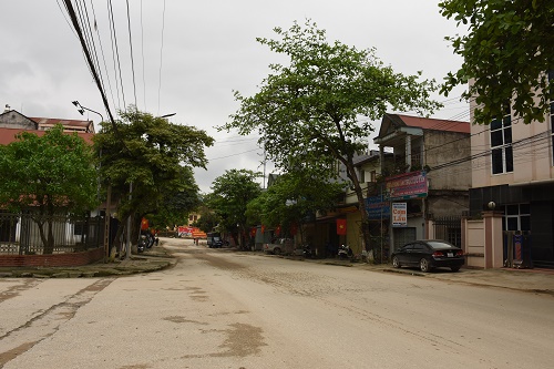 Các tuyến phố ở thị trấn Yên Thế, huyện Lục Yên hôm nay đều vắng vẻ, yên tĩnh.