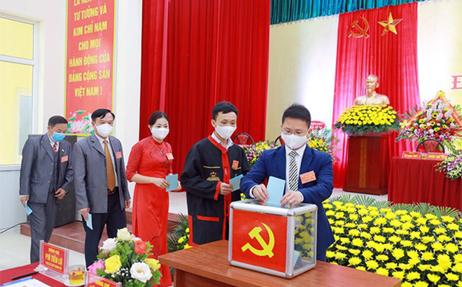 Đại hội Đảng bộ xã Tân Dân, thành phố Hạ Long, Quảng Ninh, được tổ chức ngày 17, 18 - 3. Các đại biểu đeo khẩu trang để phòng COVID-19. (Ảnh minh họa)