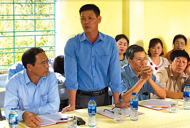 Đảng viên Chi bộ thôn Lao Động phát biểu ý kiến tại buổi sinh hoạt chi bộ. Ảnh TL