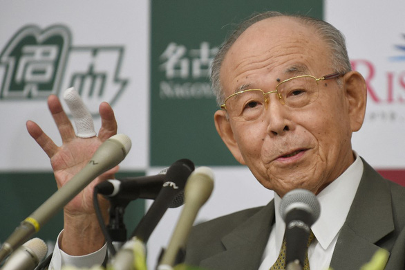 Giáo sư ĐH Meijo Isamu Akasaki trả lời các câu hỏi trong cuộc họp báo ngày 10-10-2014 tại Đại học Nagoya, miền trung Nhật Bản.