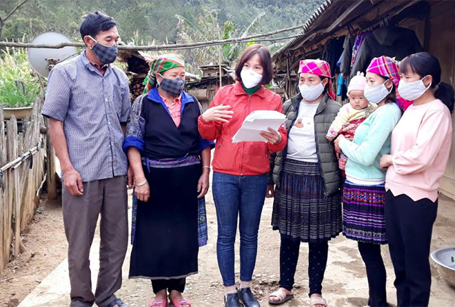 Người dân huyện Mù Cang Chải được tuyên truyền về công tác dân số - kế hoạch hóa gia đình.