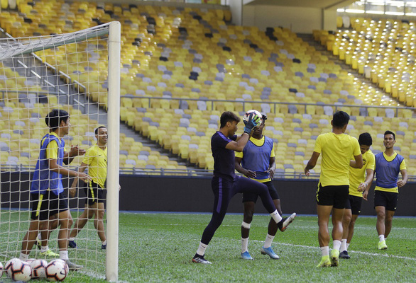 Các tuyển thủ Malaysia tập luyện chuẩn bị cho loạt trận sống còn ở vòng loại World Cup 2022