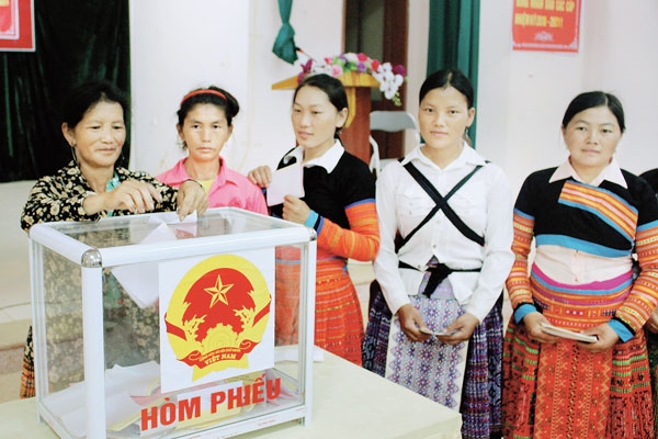 Người dân tỉnh Sơn La thực hiện quyền bầu cử tại cuộc bầu cử ĐBQH khóa XIV (ảnh minh họa).