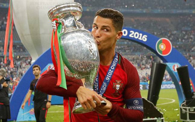 Cristiano Ronaldo sẽ cùng ĐT Bồ Đào Nha bảo vệ chức vô địch EURO trên các SVĐ có khán giả.