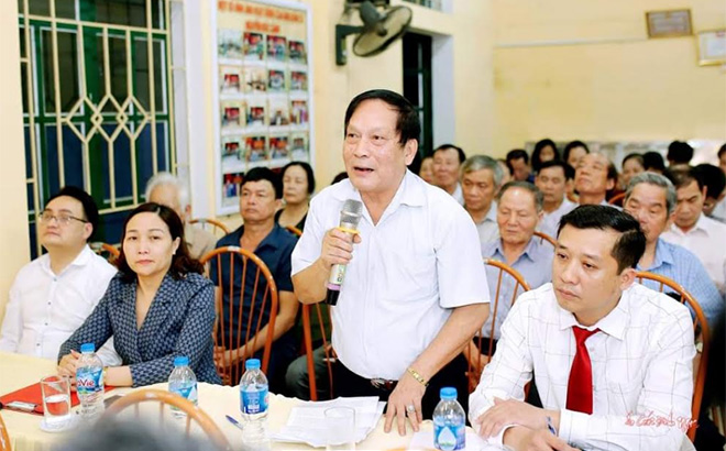 Các cử tri phường Đồng Tâm phát biểu ý kiến, nhận xét đối với những người ứng cử tại nơi cư trú.