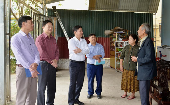 Lãnh đạo thành phố Yên Bái nắm bắt tâm tư của nhân dân tại cơ sở.