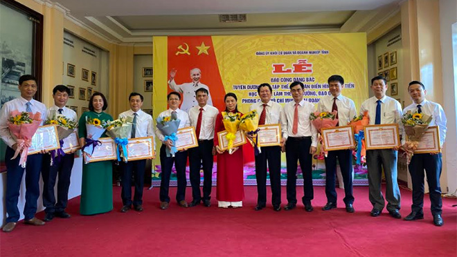 Các tập thể, cá nhân điển hình tiên tiến trong học tập và làm theo tư tưởng, đạo đức, phong cách Hồ Chí Minh giai đoạn 2016 – 2021 được Đảng ủy Khối tuyên dương