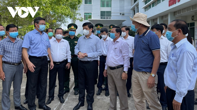 Bộ trưởng Bộ y tế Nguyễn Thanh Long đến khảo sát và kiểm tra thực tế tại các khu cách ly ở Hà Tiên
